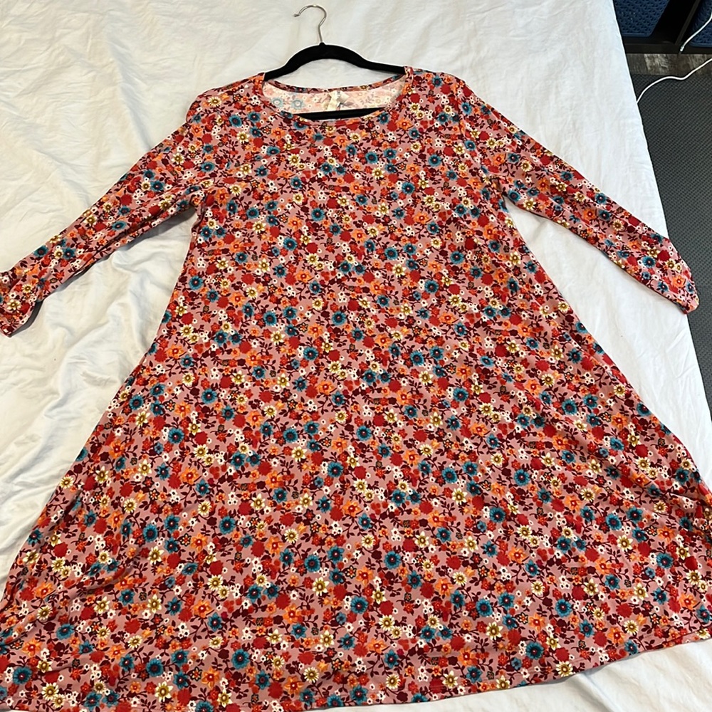 Large honey and lace long sleeve.